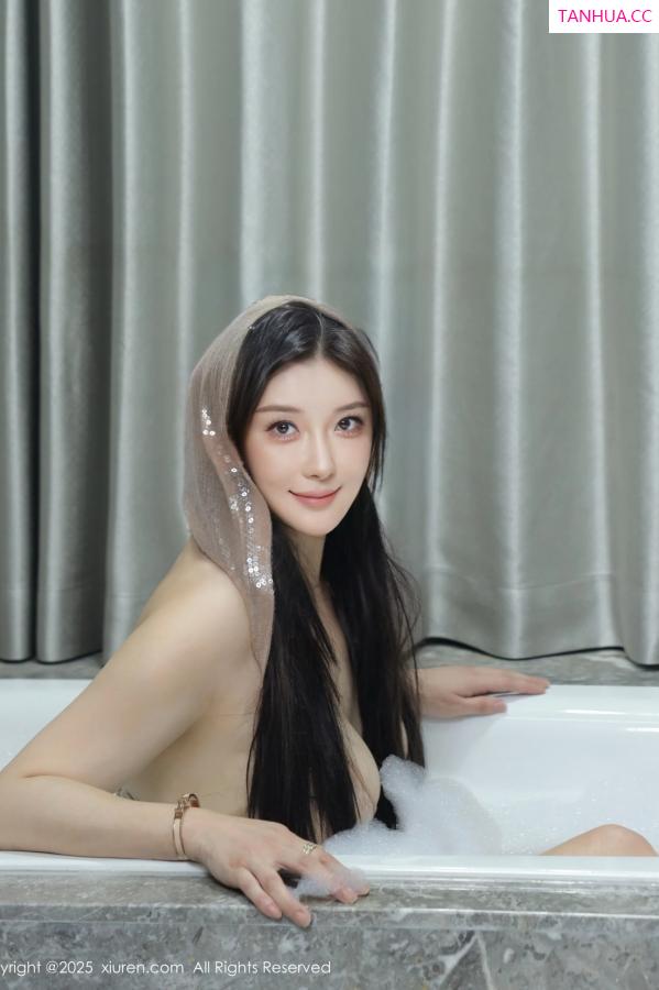  [XiuRen]高清写真图 2025.08.14 No.10649 苏一诺 亮片比基尼第41张图片